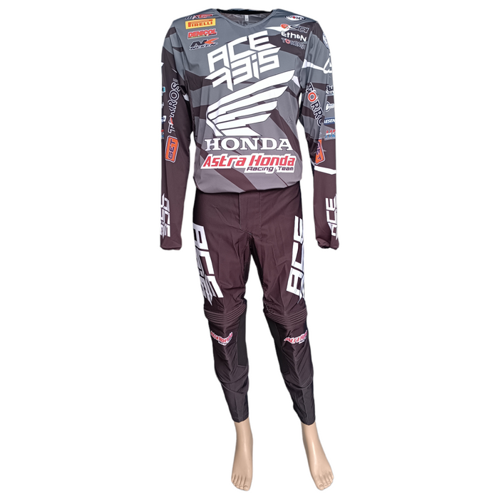 Set Hose + neue originale Shirt, kommt aus Überproduktion von Delvintor Alfarizi Hondax