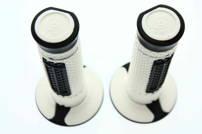 Griffe Domino weiss – schwarz Motocross SM Passt zu: KTM Husqvarna RMZ YZF KXF