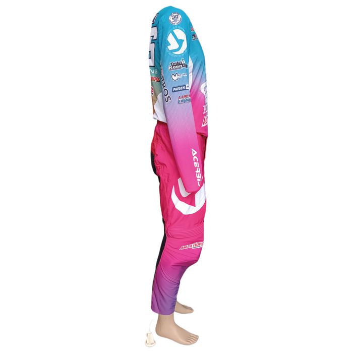 Set Hose + neue originale Shirt, kommt aus Überproduktion von Delvintor Alfarizi Hondax