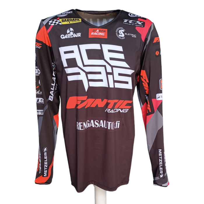 Das neue originale Shirt, kommt aus Überproduktion von Pyry Juupaluoma Fantic